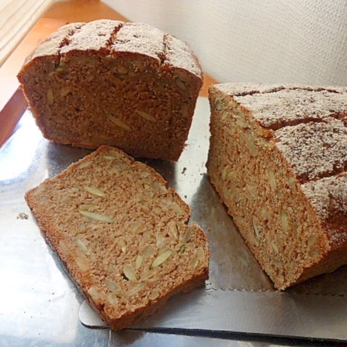 ナッツぎっしり！ライ麦と全粒粉のパン